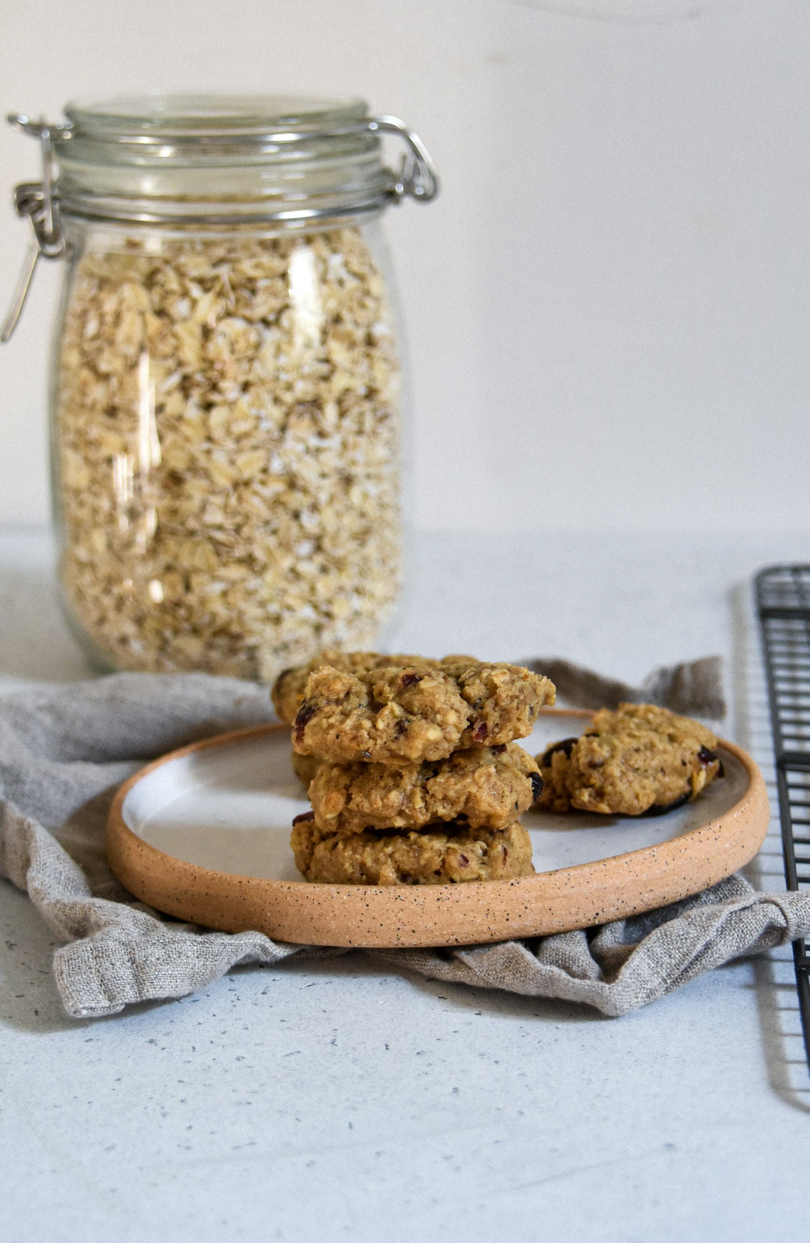 Oat and raisin cookies